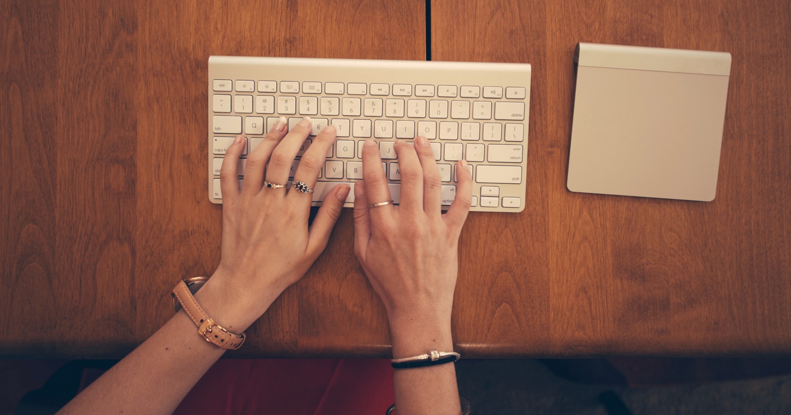 10 prompts de ChatGPT para ahorrar tiempo en el trabajo (probados en 2026)