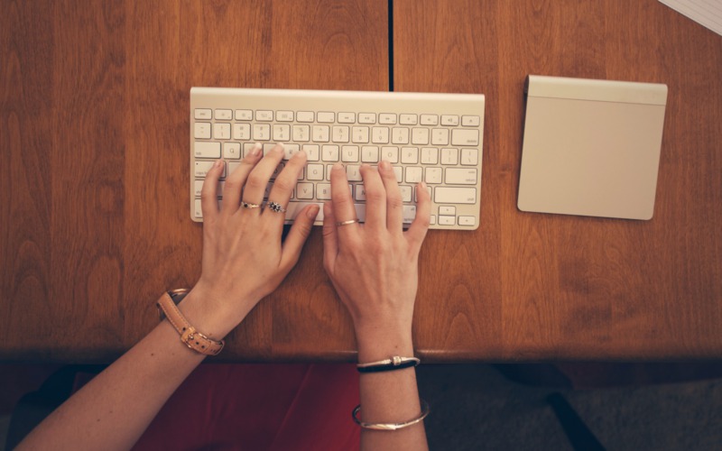 10 prompts de ChatGPT para ahorrar tiempo en el trabajo (probados en 2026)